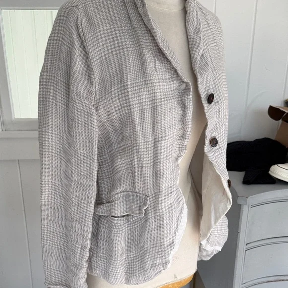 Elegant Beige Checkered Blazer - Picture 2 of 6